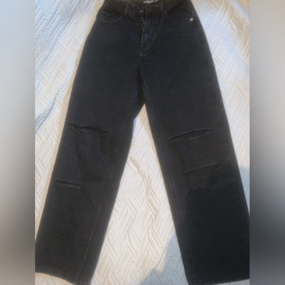 Black Boyfriend style jeans with holes on knee